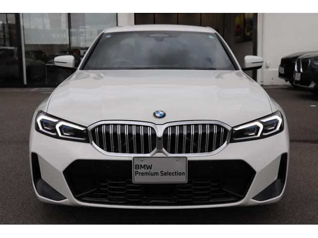 ３シリーズ ３１８ｉ　Ｍスポーツ　ハイラインパッケージ　アルピンホワイト／認定中古車／ディーラー車／レンタアップ／アクティブクルーズコントロール／ＥＴＣ／パワーシート／Ｂｌｕｅｔｏｏｔｈ／シートヒーター／バックカメラ／近距離センサー／緊急ブレーキアシスト（4枚目）