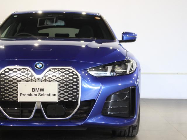 i4 eDrive 40 Mスポーツ ポルティマオブルー/認定中古車/デモカー/トップビューカメラ/電動シート/バックカメラ/アクティブクルーズコントロール/シートヒーター/ETC/Bluetoothオーディオ/パーキングアシスト/全周囲(4枚目)