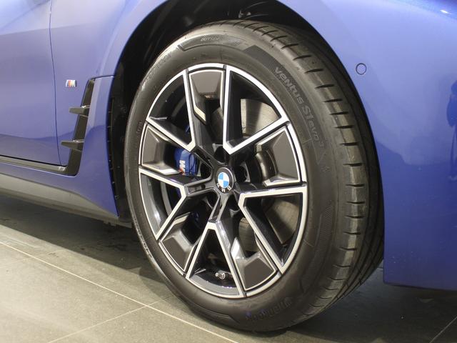 i4 eDrive 40 Mスポーツ ポルティマオブルー/認定中古車/デモカー/トップビューカメラ/電動シート/バックカメラ/アクティブクルーズコントロール/シートヒーター/ETC/Bluetoothオーディオ/パーキングアシスト/全周囲(13枚目)