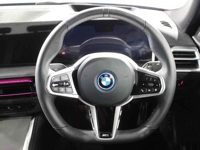 i4 eDrive 40 Mスポーツ ポルティマオブルー/認定中古車/デモカー/トップビューカメラ/電動シート/バックカメラ/アクティブクルーズコントロール/シートヒーター/ETC/Bluetoothオーディオ/パーキングアシスト/全周囲(54枚目)