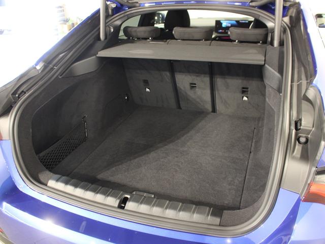 i4 eDrive 40 Mスポーツ ポルティマオブルー/認定中古車/デモカー/トップビューカメラ/電動シート/バックカメラ/アクティブクルーズコントロール/シートヒーター/ETC/Bluetoothオーディオ/パーキングアシスト/全周囲(68枚目)