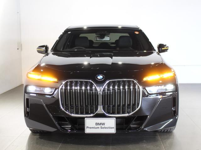 ７シリーズ ７４０ｄ　ｘＤｒｉｖｅ　Ｍスポーツ　ブラックサファイア／認定中古車／ディーラー／バックカメラ／パノラマガラスサンルーフ／レザーシート／ＬＥＤ／３６０度カメラ／ＡＣＣ／４ＷＤ／車線逸脱／ＥＴＣ／シートヒーター／シートエアコン／ＨＤＤナビ（7枚目）