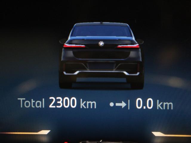 ７シリーズ ７４０ｄ　ｘＤｒｉｖｅ　Ｍスポーツ　ブラックサファイア／認定中古車／ディーラー／バックカメラ／パノラマガラスサンルーフ／レザーシート／ＬＥＤ／３６０度カメラ／ＡＣＣ／４ＷＤ／車線逸脱／ＥＴＣ／シートヒーター／シートエアコン／ＨＤＤナビ（25枚目）