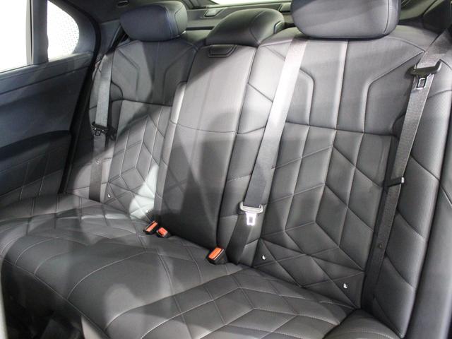 ７シリーズ ７４０ｄ　ｘＤｒｉｖｅ　Ｍスポーツ　ブラックサファイア／認定中古車／ディーラー／バックカメラ／パノラマガラスサンルーフ／レザーシート／ＬＥＤ／３６０度カメラ／ＡＣＣ／４ＷＤ／車線逸脱／ＥＴＣ／シートヒーター／シートエアコン／ＨＤＤナビ（62枚目）