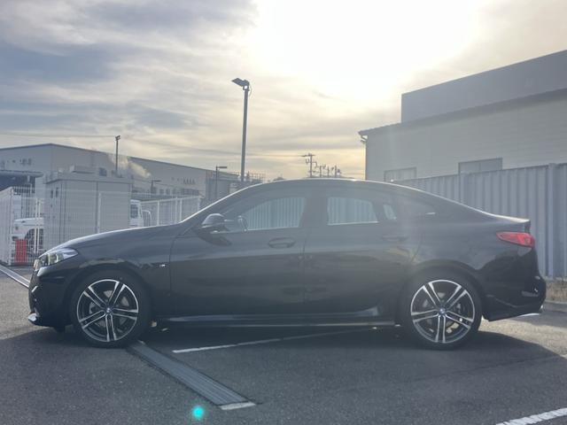 ２シリーズ ２１８ｉグランクーペ　Ｍスポーツ　認定中古車／正規ディーラー車／レンタカーアップ／禁煙車／電動シート調整／アクティブクルーズコントロール／ヘッドアップディスプレイ／ワイヤレス充電／ハイビームアシスタント／エアコン／バックカメラ／ナビ／（3枚目）