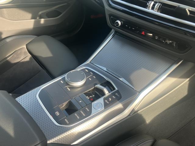 ３シリーズ ３１８ｉ　Ｍスポーツ　エディションシャドー　認定中古車／正規ディーラー車／レンタカーアップ／禁煙車／エディションシャドー／シートヒーター／ドライビング　アシスタント　プロフェッショナル／シート　ヒーター　／ナビ／ＥＴＣ／３６０度カメラ／エアコン（11枚目）