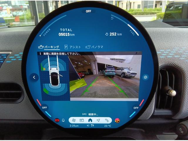 MINI クーパーC フェイバリット・トリム MN2年 デモカー ナビ ACC シートヒーター パワーシート プライバシーガラス 衝突・被害軽減ブレーキ 踏み間違い防止機能 バックカメラ 後退アシスト 駐車支援システム フェイバードトリム(4枚目)