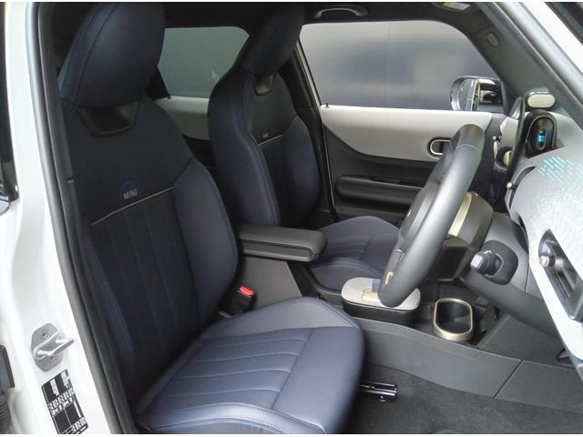 MINI クーパーC フェイバリット・トリム MN2年 デモカー ナビ ACC シートヒーター パワーシート プライバシーガラス 衝突・被害軽減ブレーキ 踏み間違い防止機能 バックカメラ 後退アシスト 駐車支援システム フェイバードトリム(5枚目)