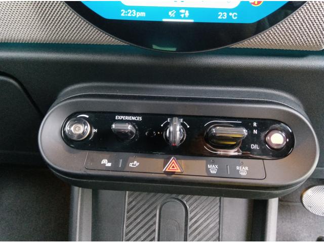 MINI クーパーC フェイバリット・トリム MN2年 デモカー ナビ ACC シートヒーター パワーシート プライバシーガラス 衝突・被害軽減ブレーキ 踏み間違い防止機能 バックカメラ 後退アシスト 駐車支援システム フェイバードトリム(13枚目)