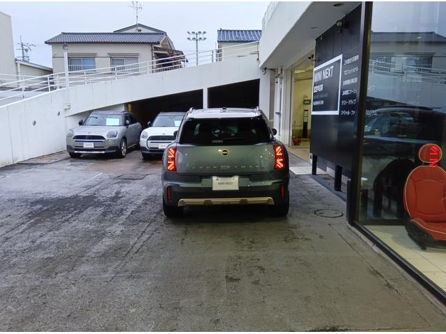 MINI カントリーマンSオール4 フェイバリット・トリム MN2年保証 ALL4 デモカー ACC 全周囲カメラ フェイバードトリム ドラレコ ナビ シート&ステアリングヒーター ETC 前後PDC 四輪駆動 踏み間違い防止機能後進アシスト(51枚目)