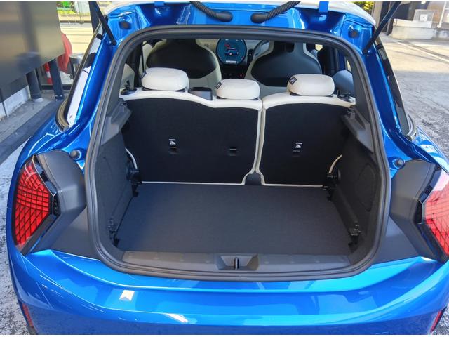 MINI クーパーC フェイバリット・トリム MN2年保証 ナビ ドラレコ ACC シートヒーター 衝突・被害軽減ブレーキ 踏み間違い防止機能 バックカメラ 後退アシスト 駐車支援 フェイバードトリム アイシーサンシャインブルー(11枚目)