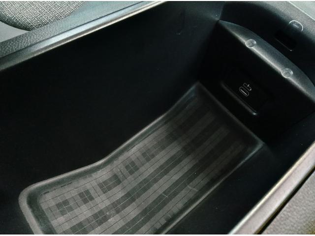 ＭＩＮＩ クーパークラブマンプレミアム＋Ｐ　クラシック・トリム　ＭＮ２年保証　ワンオーナー　ナビ　前後ドラレコ　社外品フルセグチューナー　ナノクホワイト／ブラックルーフ　アップルカープレイ　バックカメラ　前後ＰＤＣ　管理ユーザー下取り車（2枚目）