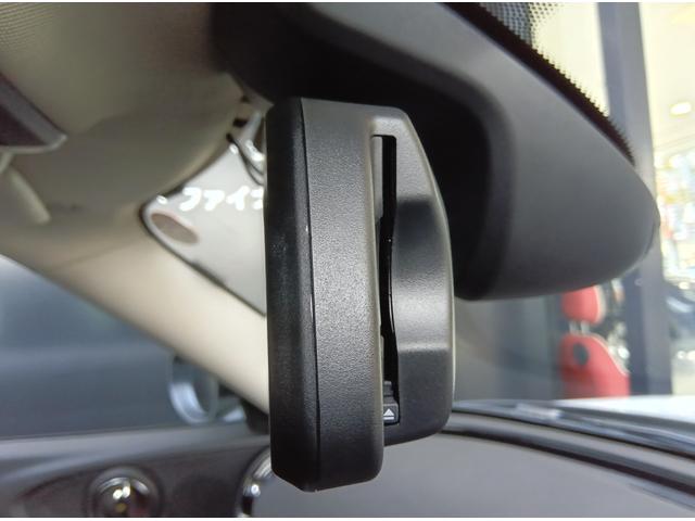 ＭＩＮＩ クーパークラブマンプレミアム＋Ｐ　クラシック・トリム　ＭＮ２年保証　ワンオーナー　ナビ　前後ドラレコ　社外品フルセグチューナー　ナノクホワイト／ブラックルーフ　アップルカープレイ　バックカメラ　前後ＰＤＣ　管理ユーザー下取り車（21枚目）