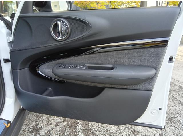 ＭＩＮＩ クーパークラブマンプレミアム＋Ｐ　クラシック・トリム　ＭＮ２年保証　ワンオーナー　ナビ　前後ドラレコ　社外品フルセグチューナー　ナノクホワイト／ブラックルーフ　アップルカープレイ　バックカメラ　前後ＰＤＣ　管理ユーザー下取り車（22枚目）