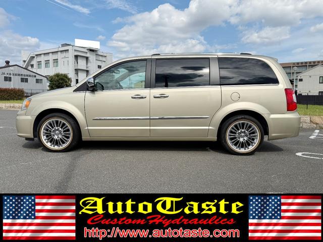 クライスラー・タウン&カントリー LIMITED サンルーフ 新車並行 実走行車両 ヴォーグタイヤ ドラレコ(14枚目)