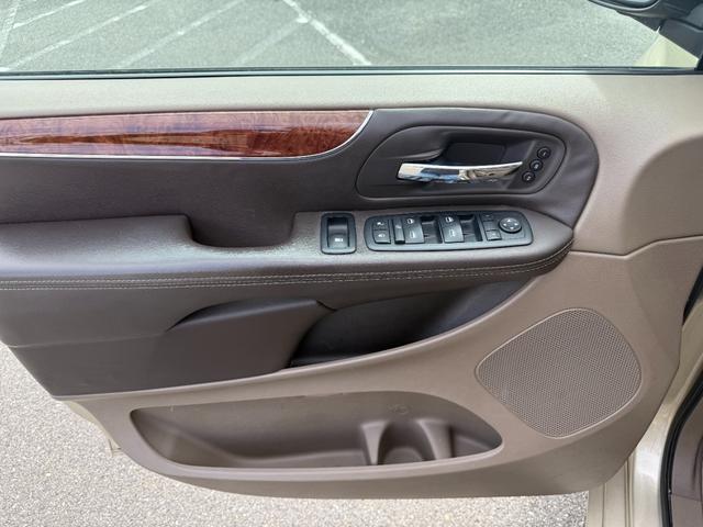 クライスラー・タウン&カントリー LIMITED サンルーフ 新車並行 実走行車両 ヴォーグタイヤ ドラレコ(32枚目)