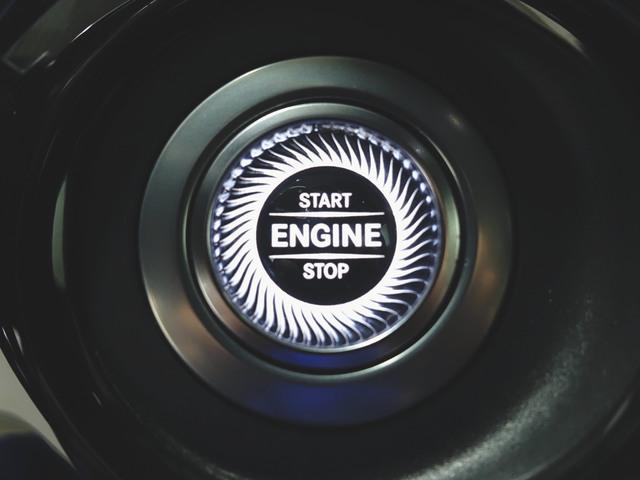 Ｓクラス Ｓ４５０　ベーシックパッケージ　ＡＭＧラインプラス　Ｂｌｕｅｔｏｏｔｈ接続　ＥＴＣ　ＬＥＤヘッドライト　ＴＶ　アイドリングストップ　クルーズコントロール　コネクテッド機能　サイドカメラ　サンルーフ・ガラスルーフ（15枚目）