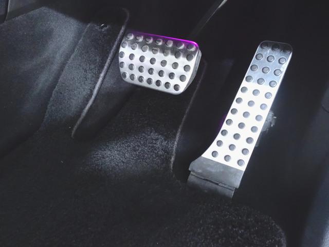 Ｇクラス Ｇ４００　ｄ　アダプティブダンピングシステム　ＡＭＧライン　ラグジュアリーパッケージ　Ｂｌｕｅｔｏｏｔｈ接続　ＥＴＣ　ＬＥＤヘッドライト　ＴＶ　アイドリングストップ　クルーズコントロール　コネクテッド機能　サイドカメラ　サンルーフ・ガラスルーフ　シートヒーター（8枚目）