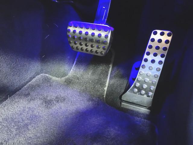 Cクラス C220 d アバンギャルド AMGラインパッケージ ベーシックパッケージ Bluetooth接続 ETC LEDヘッドライト TV アイドリングストップ クルーズコントロール コネクテッド機能 サイドカメラ シートヒーター(9枚目)