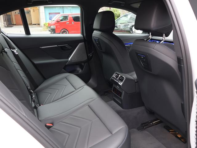 ｉ５ Ｍ６０　ｘＤｒｉｖｅ　メーカー保証＆Ｓインクルーシブ継承　走行３千ｋｍ　前後制御ステアリング　ＢＭＷ内蔵ドラレコ　ヘッドアップＤＩＳＰ　ｈａｒｍａｎサウンド　ハンズオフ　アンビエントライト　クリスタルダイヤル（33枚目）