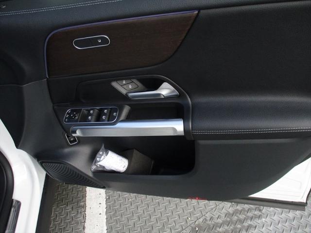 ＧＬＢ ＧＬＢ２００ｄ　４マチック　ワンオーナー　レザーエクスクルーシブパッケージ　パノラミックスライディングルーフ　メモリー付きパワーシート無し　ワイヤレスチャージング無し　ｍｅコネクト　シートヒーター　３６０度カメラ　ＥＴＣ２．０（20枚目）