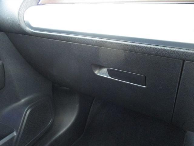 ＧＬＢ ＧＬＢ２００ｄ　４マチック　ワンオーナー　レザーエクスクルーシブパッケージ　パノラミックスライディングルーフ　メモリー付きパワーシート無し　ワイヤレスチャージング無し　ｍｅコネクト　シートヒーター　３６０度カメラ　ＥＴＣ２．０（47枚目）