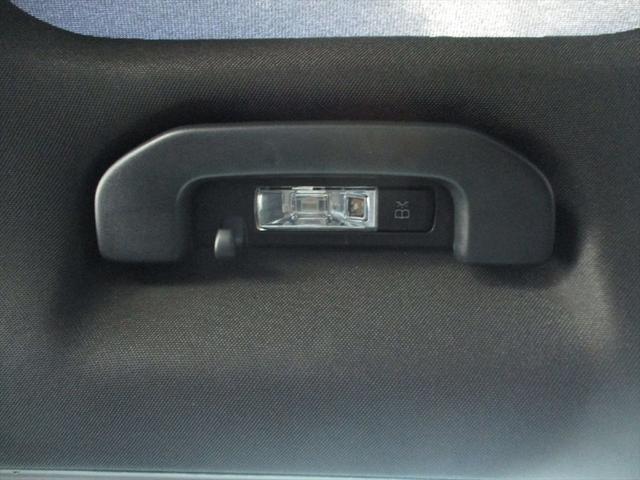 ＧＬＢ ＧＬＢ２００ｄ　４マチック　ワンオーナー　レザーエクスクルーシブパッケージ　パノラミックスライディングルーフ　メモリー付きパワーシート無し　ワイヤレスチャージング無し　ｍｅコネクト　シートヒーター　３６０度カメラ　ＥＴＣ２．０（51枚目）