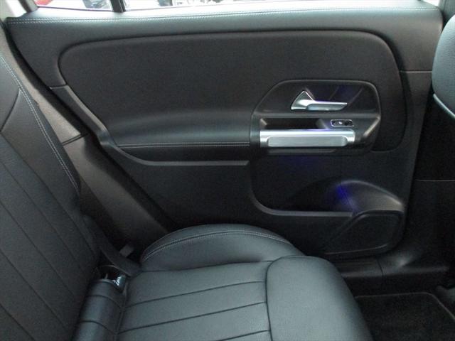 ＧＬＢ ＧＬＢ２００ｄ　４マチック　ワンオーナー　レザーエクスクルーシブパッケージ　パノラミックスライディングルーフ　メモリー付きパワーシート無し　ワイヤレスチャージング無し　ｍｅコネクト　シートヒーター　３６０度カメラ　ＥＴＣ２．０（57枚目）