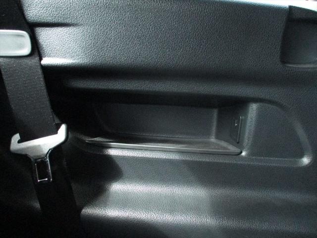 ＧＬＢ ＧＬＢ２００ｄ　４マチック　ワンオーナー　レザーエクスクルーシブパッケージ　パノラミックスライディングルーフ　メモリー付きパワーシート無し　ワイヤレスチャージング無し　ｍｅコネクト　シートヒーター　３６０度カメラ　ＥＴＣ２．０（59枚目）