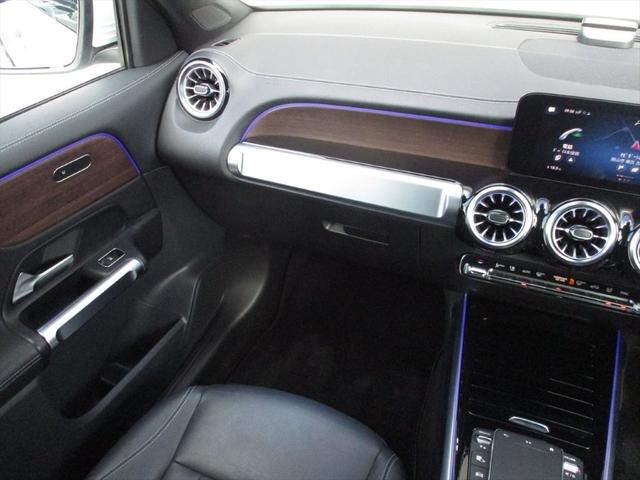 ＧＬＢ ＧＬＢ２００ｄ　４マチック　ワンオーナー　レザーエクスクルーシブパッケージ　パノラミックスライディングルーフ　メモリー付きパワーシート無し　ワイヤレスチャージング無し　ｍｅコネクト　シートヒーター　３６０度カメラ　ＥＴＣ２．０（63枚目）