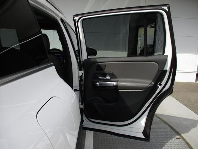 ＥＱＢ ＥＱＢ２５０＋　パノラミックスライディングルーフ　レーダーセーフティーパッケージ　ｍｅコネクト　３列シート　７人乗り　パワーシート　シートヒーター　３６０度カメラ　ＥＴＣ２．０　パークトロニックシステム（17枚目）