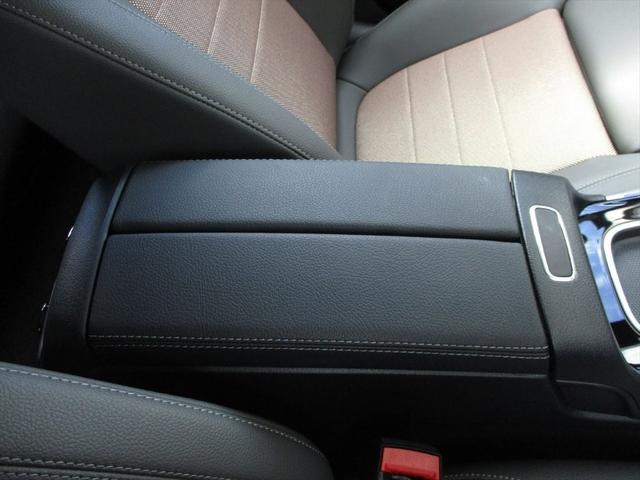 ＥＱＢ ＥＱＢ２５０＋　パノラミックスライディングルーフ　レーダーセーフティーパッケージ　ｍｅコネクト　３列シート　７人乗り　パワーシート　シートヒーター　３６０度カメラ　ＥＴＣ２．０　パークトロニックシステム（42枚目）