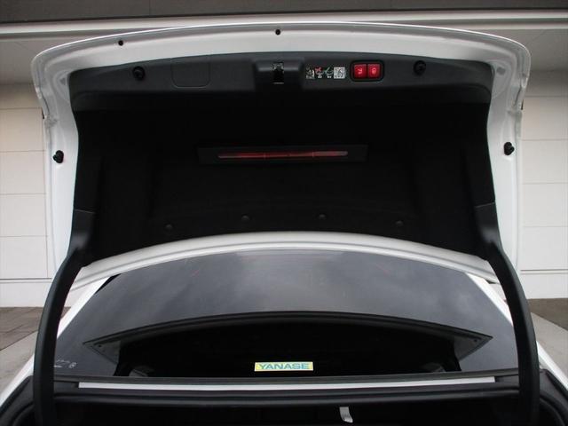 Eクラス E220d アバンギャルド AMGラインパッケージ ワンオーナー レザーエクスクルーシブパッケージ アドバンスドパッケージ パノラミックスライディングルーフ ヘッドアップディスプレイ パワーシート シートヒーター シートベンチレーター 360度カメラ(8枚目)