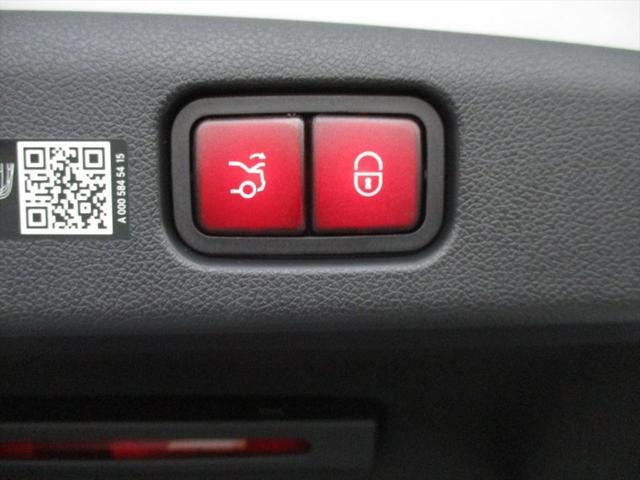 Eクラス E220d アバンギャルド AMGラインパッケージ ワンオーナー レザーエクスクルーシブパッケージ アドバンスドパッケージ パノラミックスライディングルーフ ヘッドアップディスプレイ パワーシート シートヒーター シートベンチレーター 360度カメラ(9枚目)