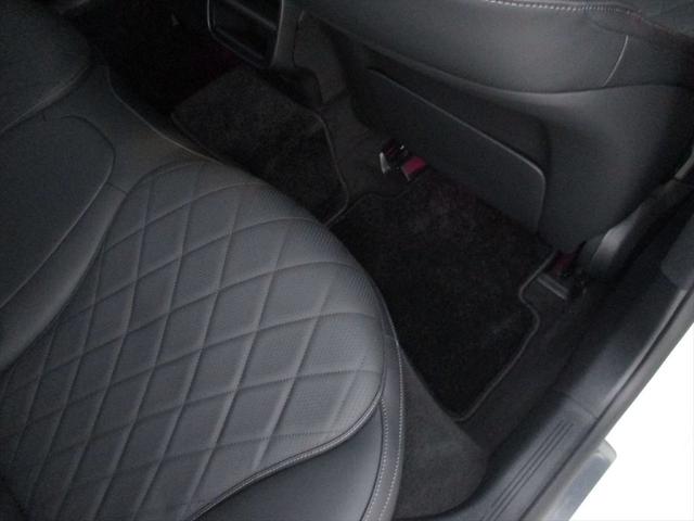 Eクラス E220d アバンギャルド AMGラインパッケージ ワンオーナー レザーエクスクルーシブパッケージ アドバンスドパッケージ パノラミックスライディングルーフ ヘッドアップディスプレイ パワーシート シートヒーター シートベンチレーター 360度カメラ(17枚目)