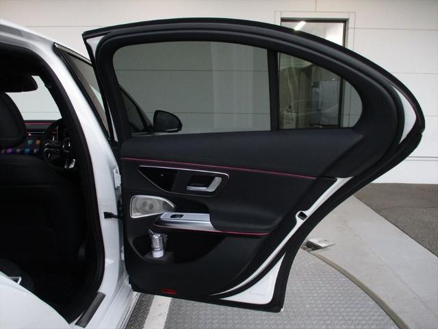 Eクラス E220d アバンギャルド AMGラインパッケージ ワンオーナー レザーエクスクルーシブパッケージ アドバンスドパッケージ パノラミックスライディングルーフ ヘッドアップディスプレイ パワーシート シートヒーター シートベンチレーター 360度カメラ(20枚目)