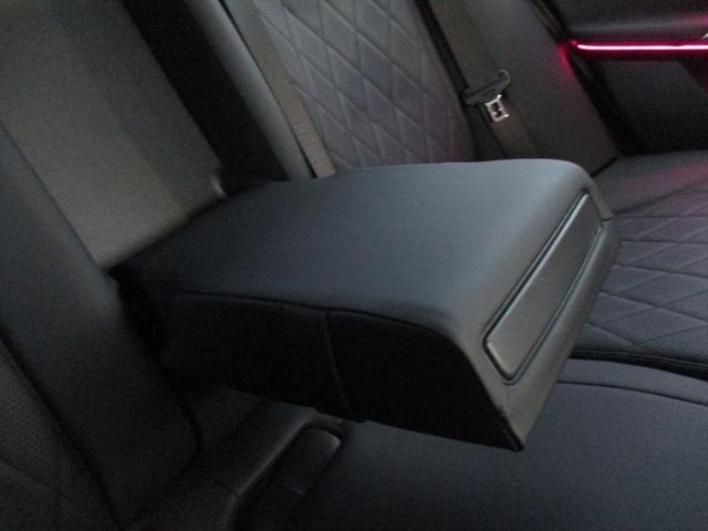 Eクラス E220d アバンギャルド AMGラインパッケージ ワンオーナー レザーエクスクルーシブパッケージ アドバンスドパッケージ パノラミックスライディングルーフ ヘッドアップディスプレイ パワーシート シートヒーター シートベンチレーター 360度カメラ(58枚目)