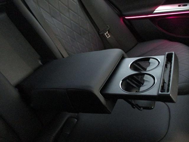 Eクラス E220d アバンギャルド AMGラインパッケージ ワンオーナー レザーエクスクルーシブパッケージ アドバンスドパッケージ パノラミックスライディングルーフ ヘッドアップディスプレイ パワーシート シートヒーター シートベンチレーター 360度カメラ(60枚目)