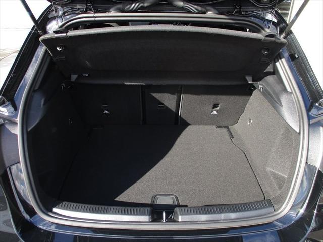 Ａクラス Ａ２００ｄ　ＡＭＧラインパッケージ　レーダーセーフティーパッケージ　ｍｅコネクト　パワーシート　シートヒーター　バックカメラ　ＥＴＣ２．０　ナビゲーション　ＴＶ　パークトロニックシステム　１８インチＡＭＧアルミホイール（9枚目）