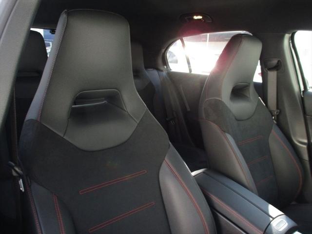 Ａクラス Ａ２００ｄ　ＡＭＧラインパッケージ　レーダーセーフティーパッケージ　ｍｅコネクト　パワーシート　シートヒーター　バックカメラ　ＥＴＣ２．０　ナビゲーション　ＴＶ　パークトロニックシステム　１８インチＡＭＧアルミホイール（12枚目）