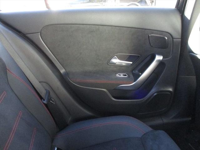 Ａクラス Ａ２００ｄ　ＡＭＧラインパッケージ　レーダーセーフティーパッケージ　ｍｅコネクト　パワーシート　シートヒーター　バックカメラ　ＥＴＣ２．０　ナビゲーション　ＴＶ　パークトロニックシステム　１８インチＡＭＧアルミホイール（56枚目）