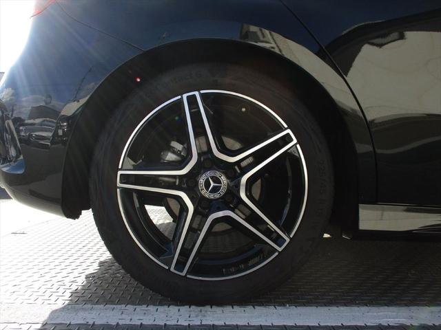 Ａクラス Ａ２００ｄ　ＡＭＧラインパッケージ　レーダーセーフティーパッケージ　ｍｅコネクト　パワーシート　シートヒーター　バックカメラ　ＥＴＣ２．０　ナビゲーション　ＴＶ　パークトロニックシステム　１８インチＡＭＧアルミホイール（64枚目）