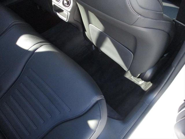 Cクラス C220dアバンギャルド AMGラインパッケージ セーフティービジョンパッケージ レザーエクスクルーシブパッケージ パノラミックスライディングルーフ ヘッドアップディスプレイ meコネクト 360度カメラ ETC2.0 パワーシート シートヒーター(17枚目)