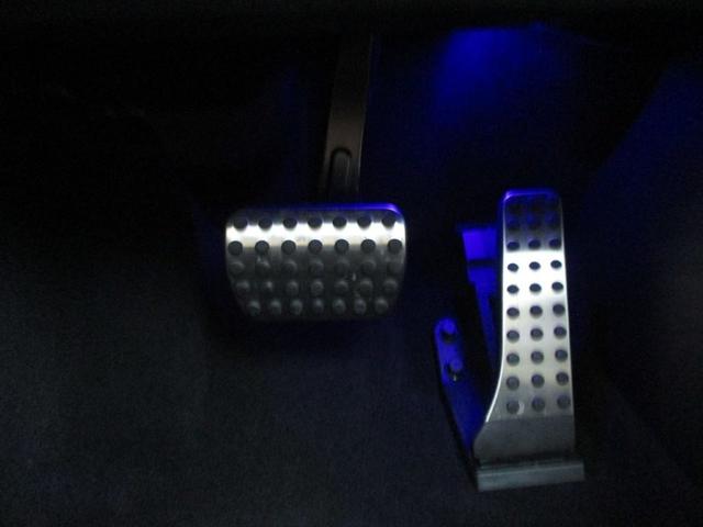 ＧＬＣ ＧＬＣ３５０ｅ　４Ｍポーツ　エディションスター　パノラミックスライディングルーフ　ｍｅコネクト　レーダーセーフティーパッケージ　エアサスペンション　３６０度カメラ　ＥＴＣ２．０　パワーシート　シートヒーター　ナビゲーション　ＴＶ（34枚目）