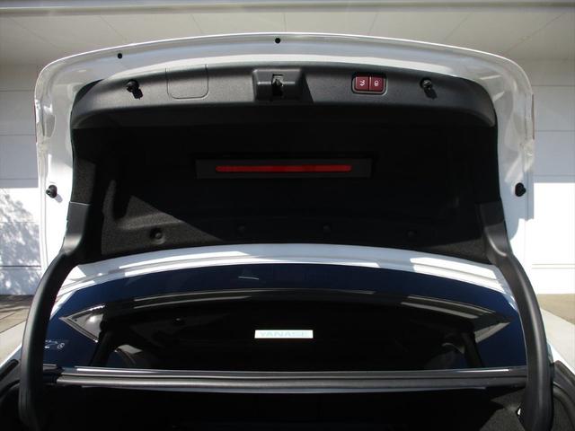 Cクラス C220dアバンギャルド AMGラインパッケージ ワンオーナー ベーシックパッケージ レザーエクスクルーシブパッケージ パノラミックスライディングルーフ ヘッドアップディスプレイ meコネクト パワーシート シートヒーター 360度カメラ(8枚目)