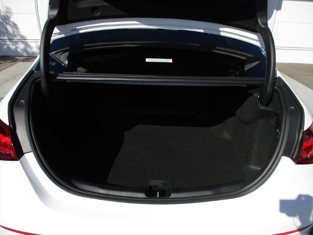 Cクラス C220dアバンギャルド AMGラインパッケージ ワンオーナー ベーシックパッケージ レザーエクスクルーシブパッケージ パノラミックスライディングルーフ ヘッドアップディスプレイ meコネクト パワーシート シートヒーター 360度カメラ(10枚目)