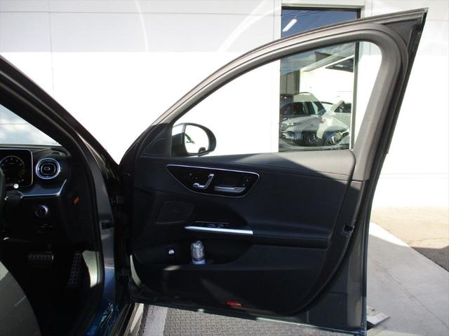 Ｃクラス Ｃ２００アバンギャルド　ＡＭＧラインパッケージ　ベーシックパッケージ　ドライバーズパッケージ　パノラミックスライディングルーフ　ヘッドアップディスプレイ　ｍｅコネクト　パワーシート　シートヒーター　３６０度カメラ　ＥＴＣ２．０　ナビゲーション　ＴＶ（19枚目）