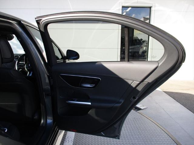 Ｃクラス Ｃ２００アバンギャルド　ＡＭＧラインパッケージ　ベーシックパッケージ　ドライバーズパッケージ　パノラミックスライディングルーフ　ヘッドアップディスプレイ　ｍｅコネクト　パワーシート　シートヒーター　３６０度カメラ　ＥＴＣ２．０　ナビゲーション　ＴＶ（20枚目）