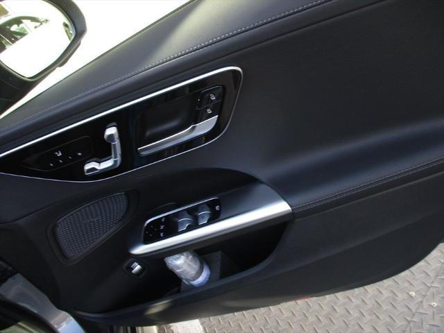 Ｃクラス Ｃ２００アバンギャルド　ＡＭＧラインパッケージ　ベーシックパッケージ　ドライバーズパッケージ　パノラミックスライディングルーフ　ヘッドアップディスプレイ　ｍｅコネクト　パワーシート　シートヒーター　３６０度カメラ　ＥＴＣ２．０　ナビゲーション　ＴＶ（22枚目）