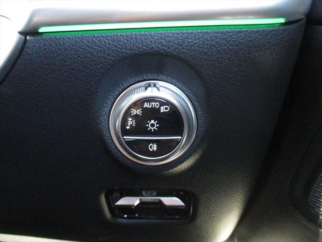 Ｃクラス Ｃ２００アバンギャルド　ＡＭＧラインパッケージ　ベーシックパッケージ　ドライバーズパッケージ　パノラミックスライディングルーフ　ヘッドアップディスプレイ　ｍｅコネクト　パワーシート　シートヒーター　３６０度カメラ　ＥＴＣ２．０　ナビゲーション　ＴＶ（31枚目）